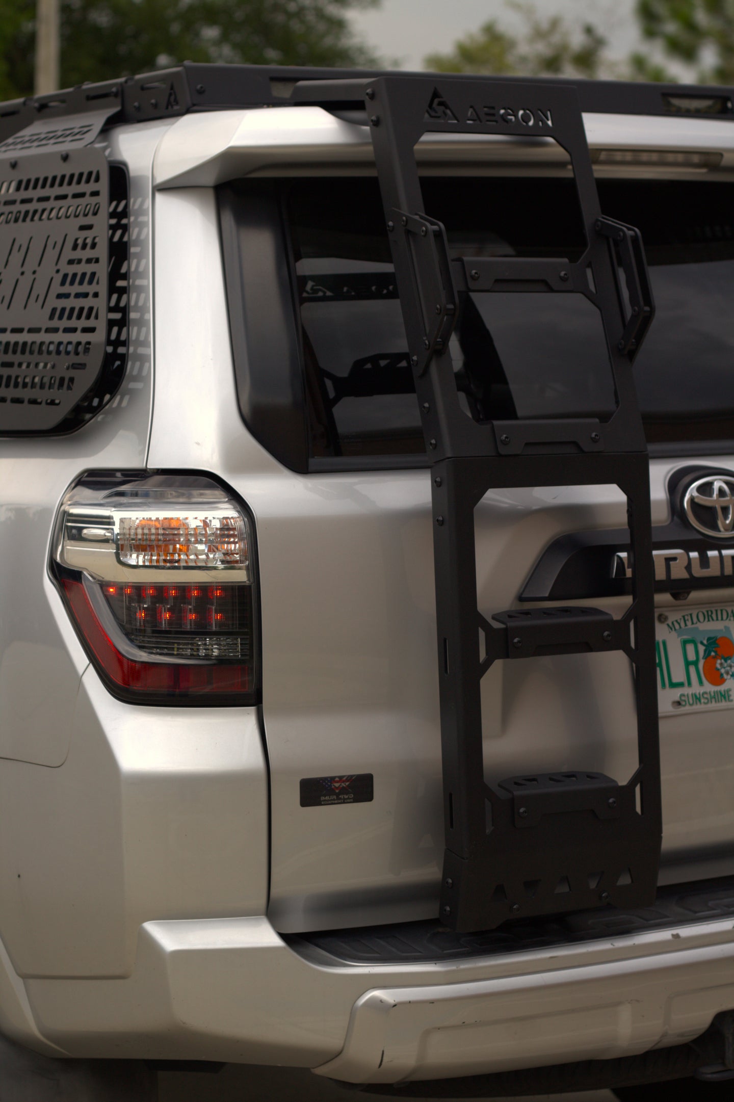 Driver side mount aluminum ladder for Toyota 4Runner, lightweight and corrosion-resistant.