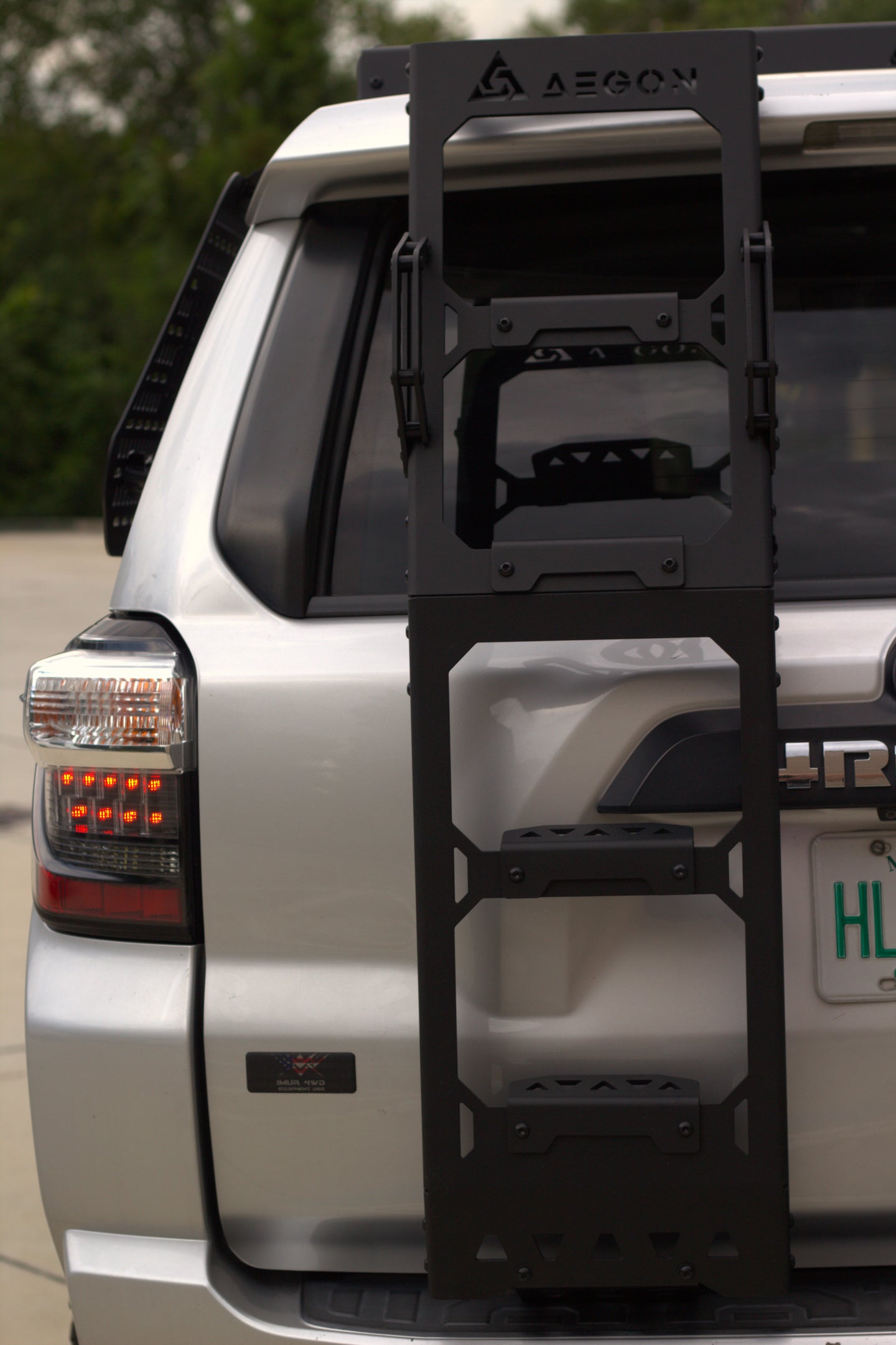 Heavy-duty 4Runner hatch ladder with 220 lbs maximum load capacity and lifetime structural warranty.